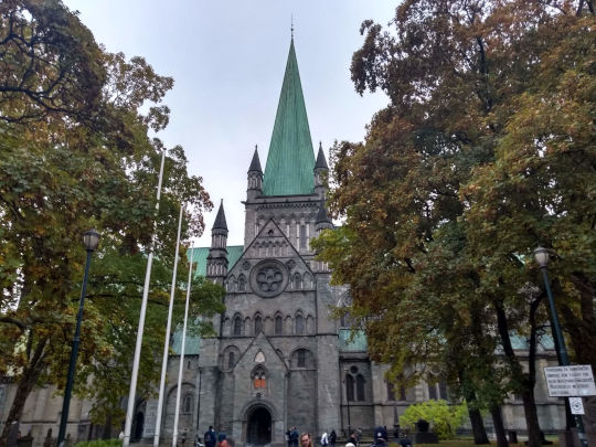 Blick auf den Nidarosdomen in Trondheim